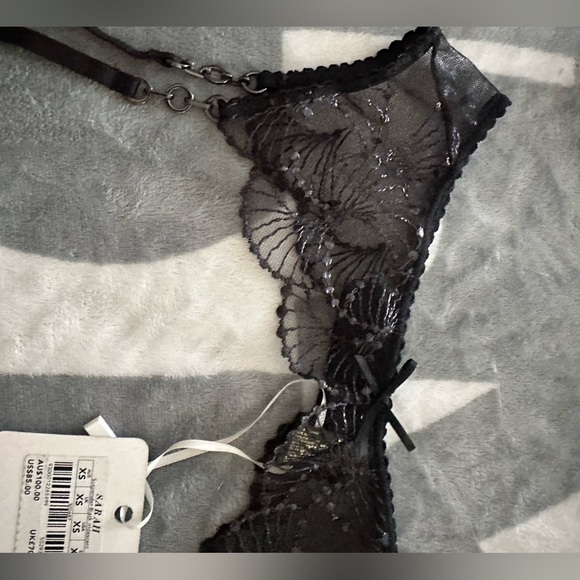 SARAH
BLACK SUSPENDER - Picture 11 of 12